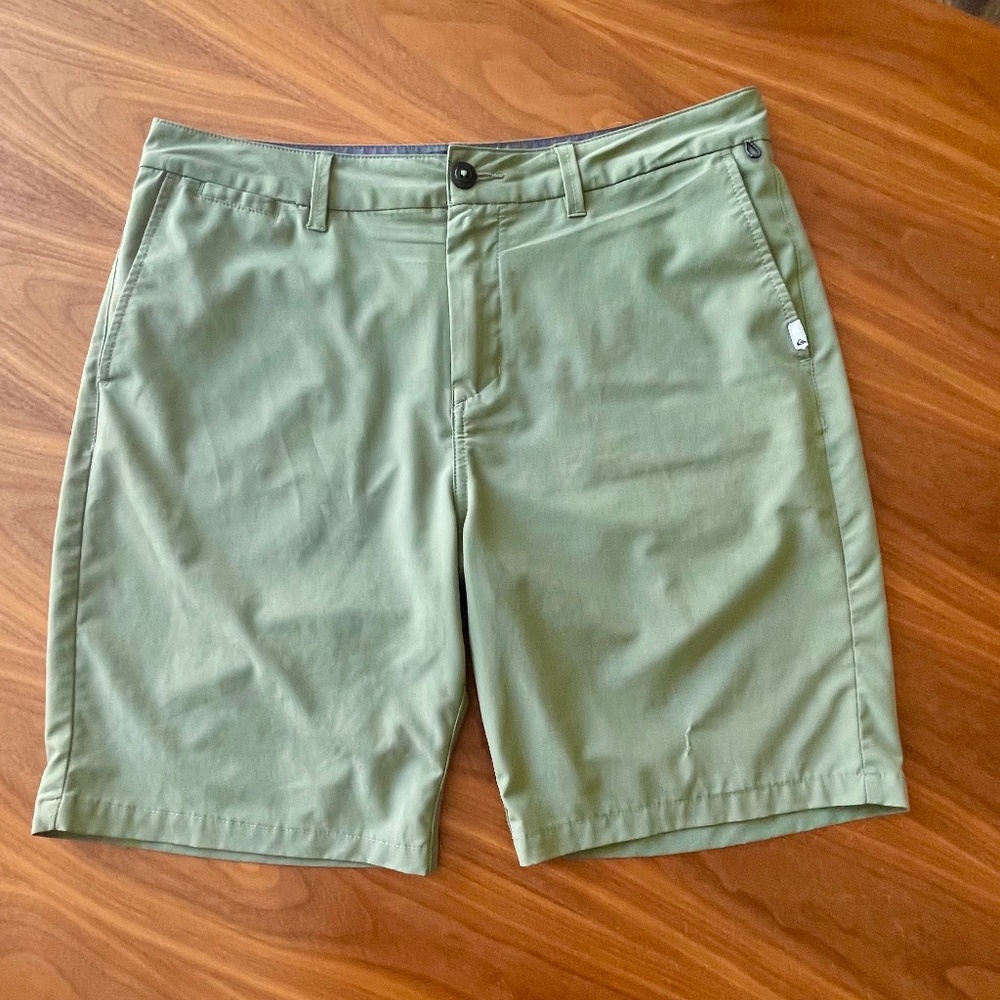 Quicksilver Army Green Amphibian Shorts Men's Size 34